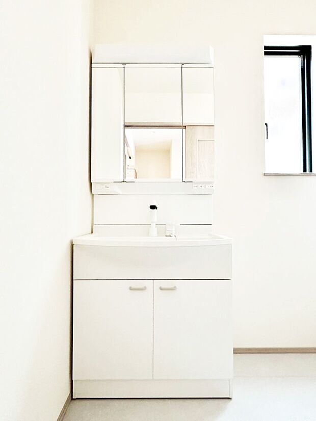 収納力と機能性に優れた洗面化粧台
