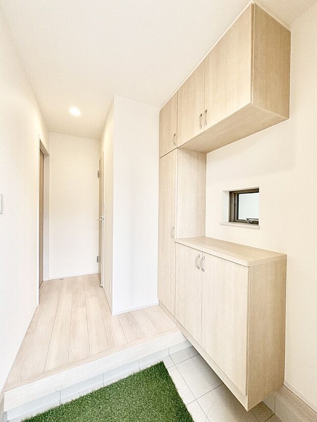 飾り棚を利用して、お越しいただくお客様をおもてなしできます。