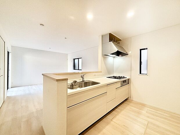 料理をしながらでもご家族との会話を楽しめる対面キッチン