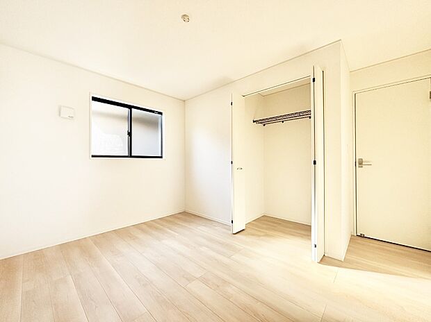 使いやすい形でベットや家具の置き方にも困ることもありません。