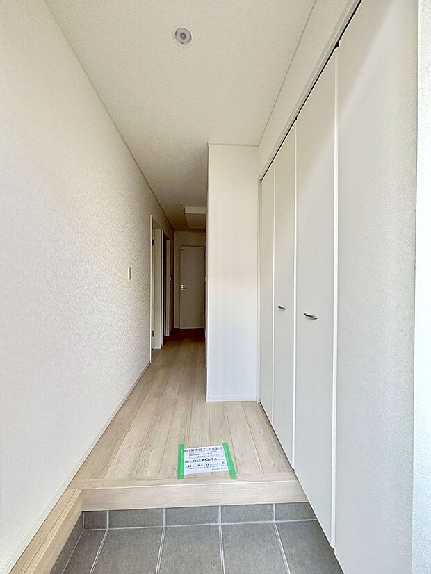 家族の帰宅やお客様をあたたかく迎える玄関  