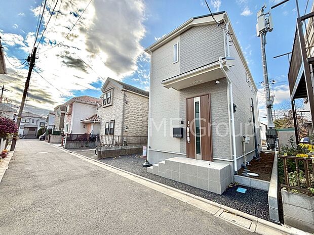 前面道路はきちんと整備されています  