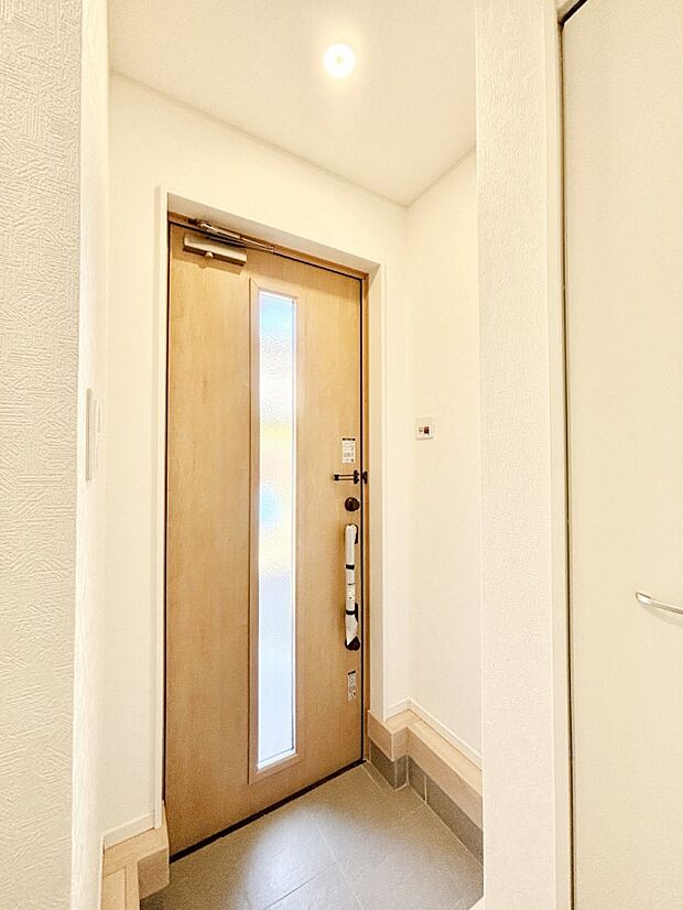 明るい玄関はお客様をお出迎えするのにぴったりです!