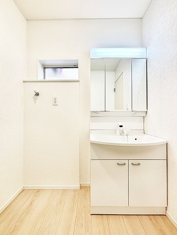 収納力と機能性に優れた洗面化粧台