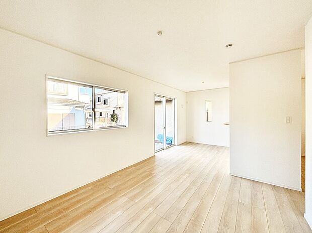 家族の笑顔が自然と生まれてくる、そんな雰囲気のダイニングに仕上がっています。