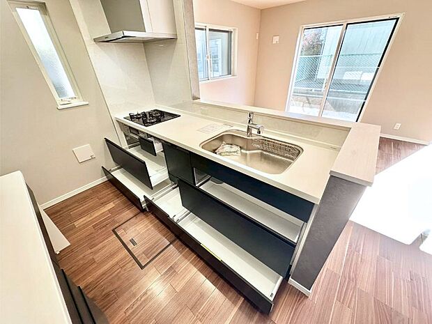 使いやすさを優先したスライド式収納タイプ!