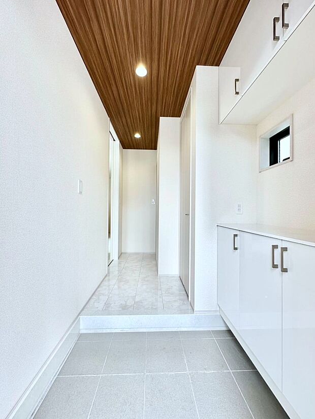 家族の帰宅やお客様をあたたかく迎える玄関