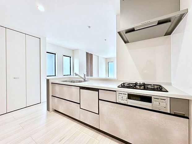 広々とした使い勝手の良いキッチンで日々のお料理も楽しくなりそう