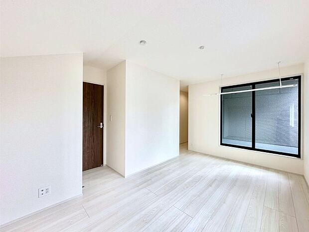 ウォークインクローゼットがあるお部屋!季節ごとの入れ替えも不要で便利です。