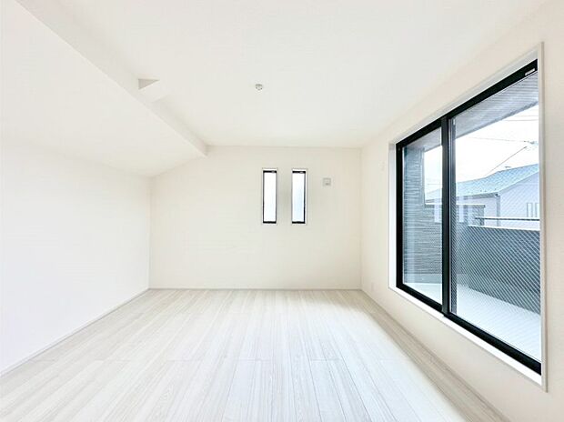 明るいバルコニーサイドに洋室を設置。目覚めの良い寝室に。