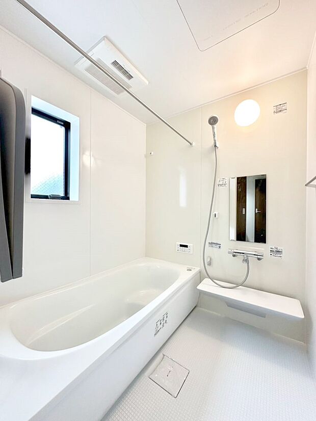 落ち着いた雰囲気でゆっくりお寛ぎいただけるバスルーム