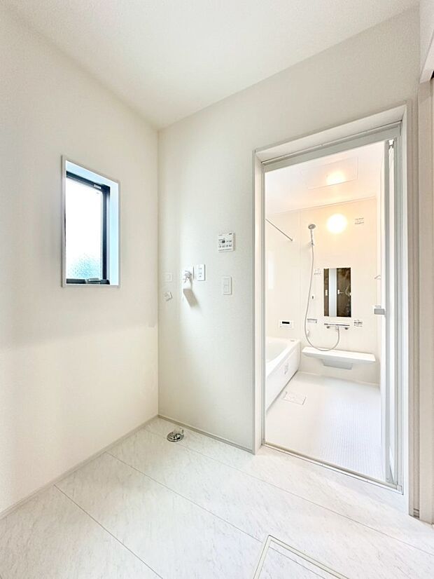 広々とゆとりのあるランドリースペース。