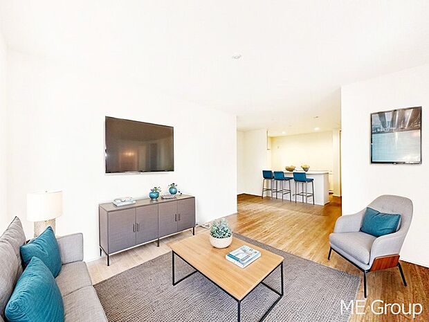 ご家族の賑やかな話し声で包まれる明るいリビング ※家具はCGです