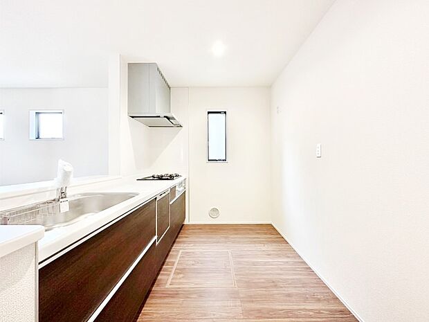 ゆとりあるキッチンスペースでお料理や食後の後片付けもスムーズに!