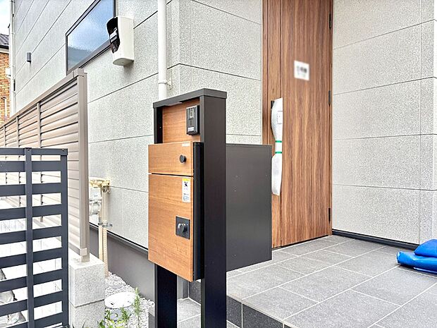シンプルデザインのポスト。