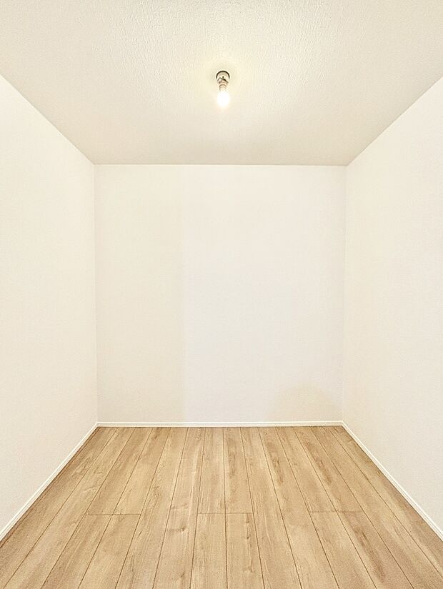 ウォークインクローゼットの活用で生活空間スッキリ