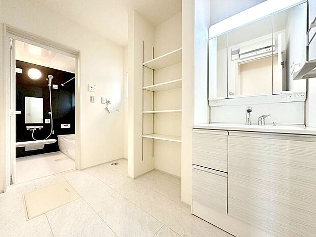 清潔感のある快適空間です。毎日の身支度も気持ち良くお使い頂けます。