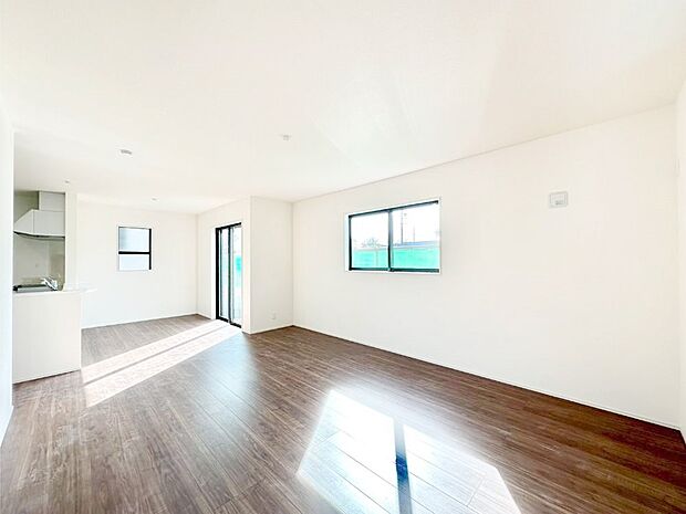 家族の笑顔が自然と生まれてくる、そんな雰囲気のダイニングに仕上がっています。