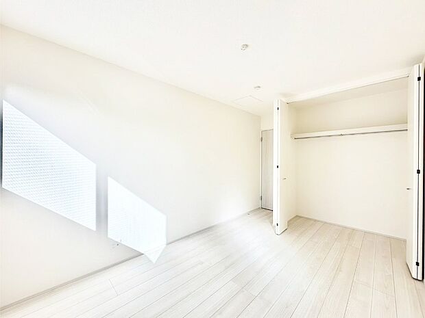 収納が充実しているので、居住スペースを広く使えます。 