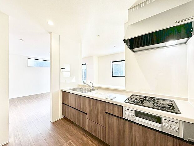 料理をしながらでもご家族との会話を楽しめる対面キッチン