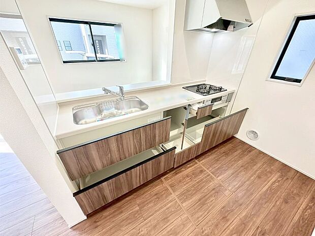 使いやすさを優先したスライド式収納タイプ！