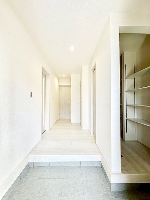 家族の帰宅やお客様をあたたかく迎える玄関