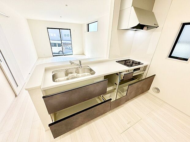 使いやすさを優先したスライド式収納タイプ！