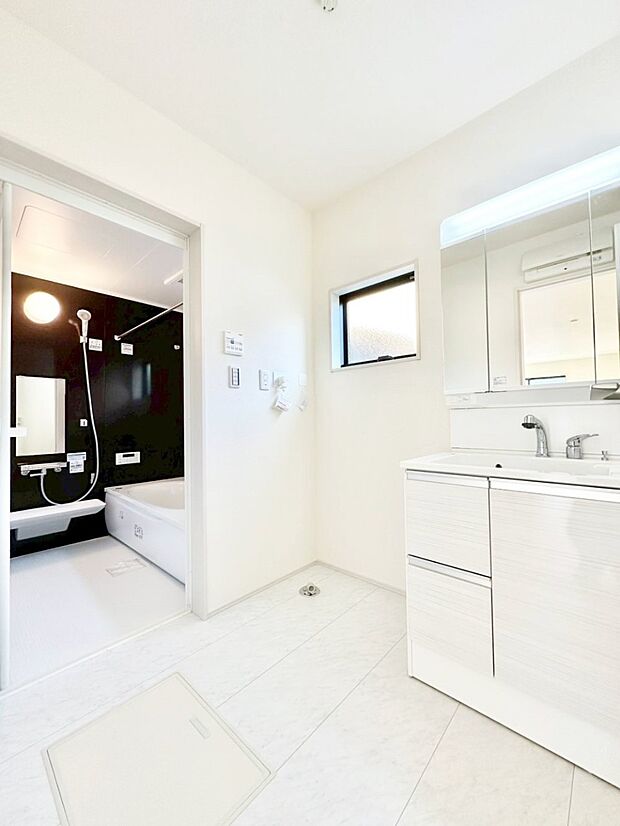 キッチンとの動線を考慮した水廻り集中設計で忙しい時間の家事もラクラク