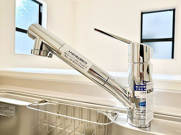 いつでも清潔なおいしいお水を。一つの水栓で水道水と浄水を使い分け。