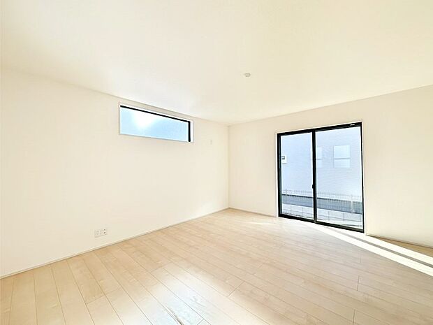 日当たりの良いリビング。お気に入りのグリーンを飾れば更に心地よさがアップ！