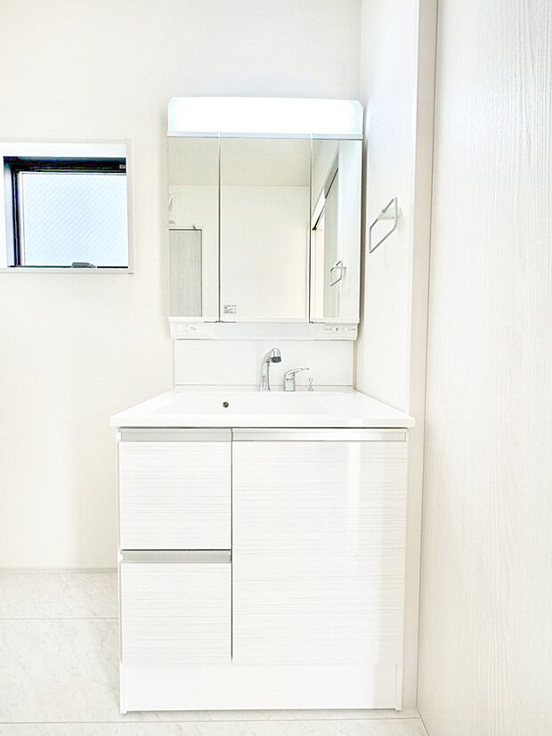 収納力と機能性に優れた洗面化粧台