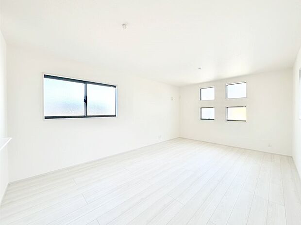 家族の笑顔が自然と生まれてくる、そんな雰囲気のダイニングに仕上がっています。