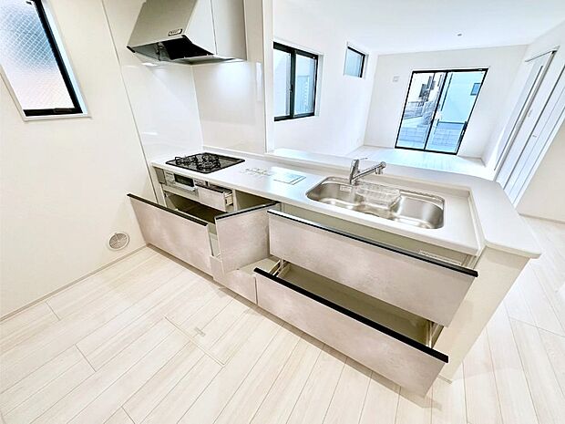 使いやすさを優先したスライド式収納タイプ！