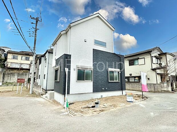 角地なので日当たりも良く、お家が堂々として見えます。