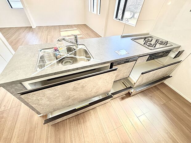 使いやすさを優先したスライド式収納タイプ!