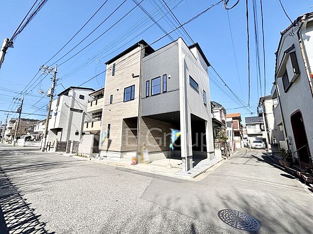 前面道路はきちんと整備されています