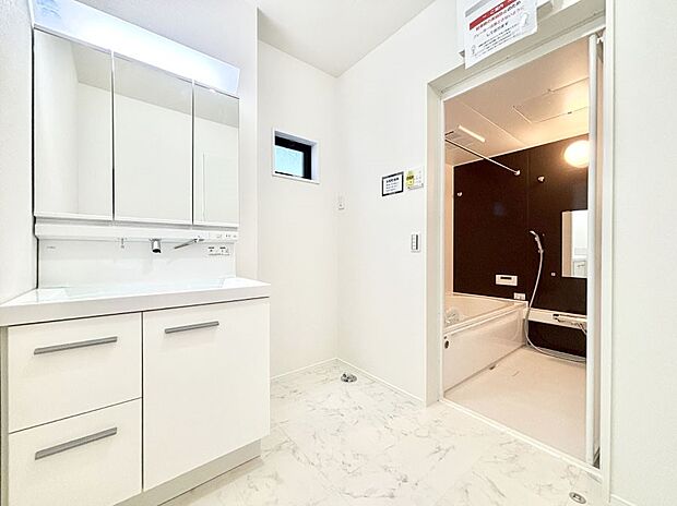 清潔感のある快適空間です。毎日の身支度も気持ち良くお使い頂けます。