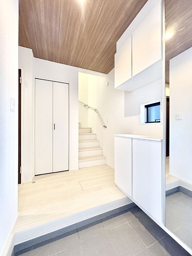 家族の帰宅やお客様をあたたかく迎える玄関