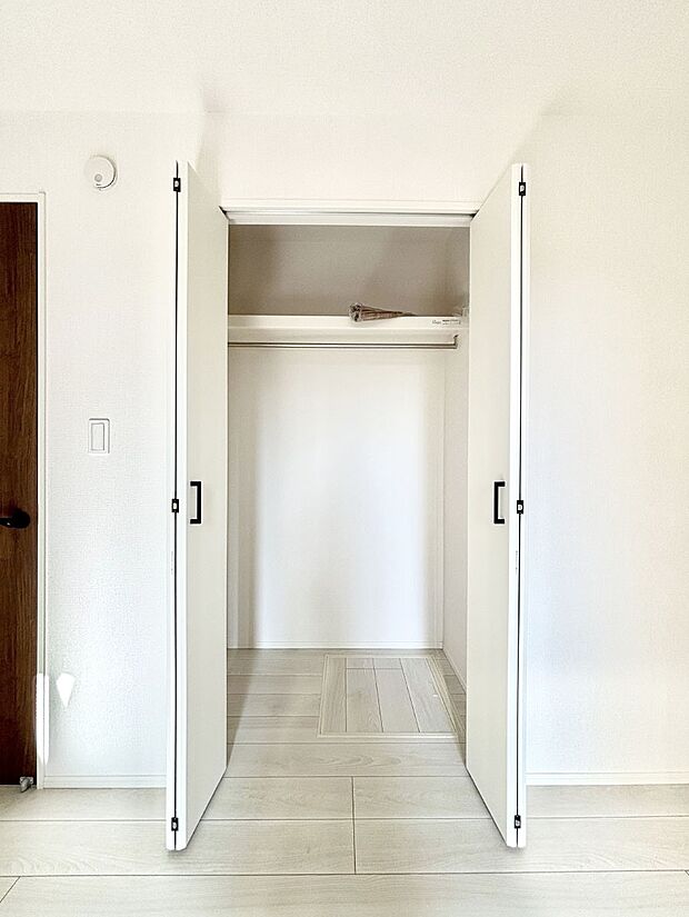 たっぷりの収納スペースで快適に暮らせそう 