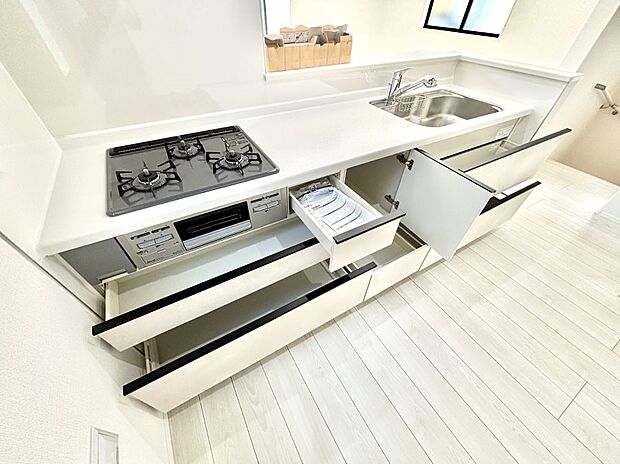 使いやすさを優先したスライド式収納タイプ！