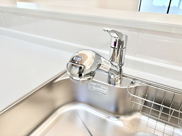 いつでも清潔なおいしいお水を。一つの水栓で水道水と浄水を使い分け。