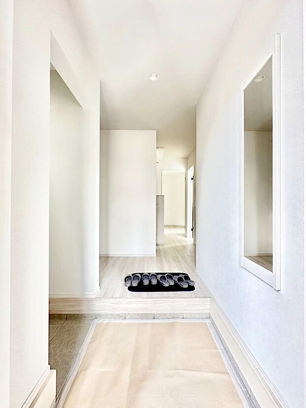 ご家族やお客様を気持ちよくお出迎えできる穏やかな雰囲気の玄関です。