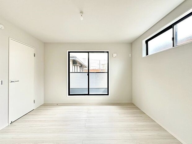 2面採光で気持ちよく自然光が取り入れられるのでお子様のお部屋にもピッタリ