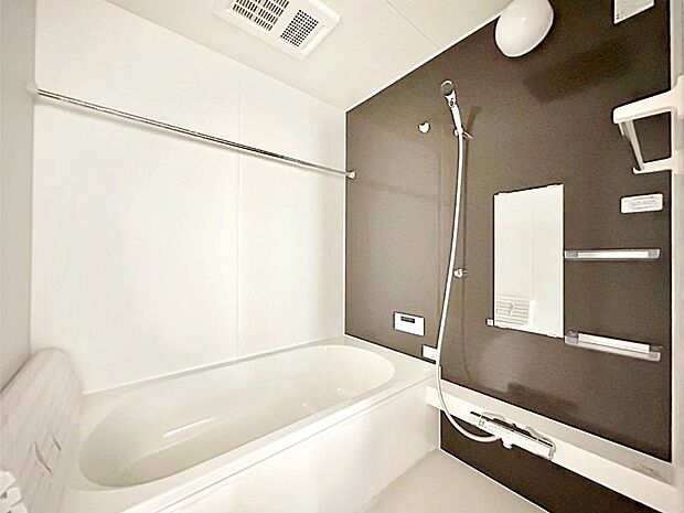 落ち着いた雰囲気でゆっくりお寛ぎいただけるバスルーム