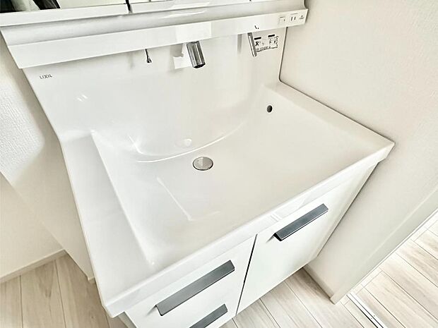 ハンドシャワー付き!使いやすい洗面台。