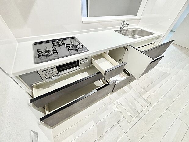 使いやすさを優先したスライド式収納タイプ！