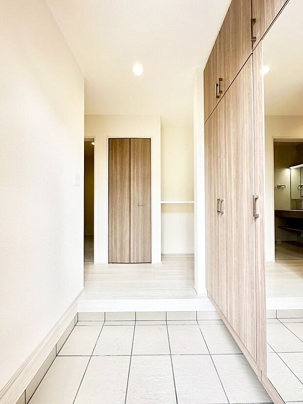 家族の帰宅やお客様をあたたかく迎える玄関