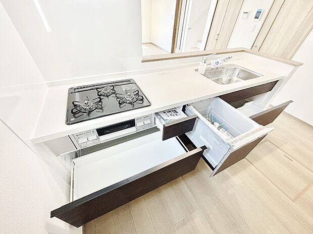 使いやすさを優先したスライド式収納タイプ！