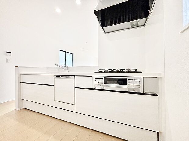 カウンター越しに楽しいおしゃべり。いつものお料理がもっと美味しくなりそうですね。