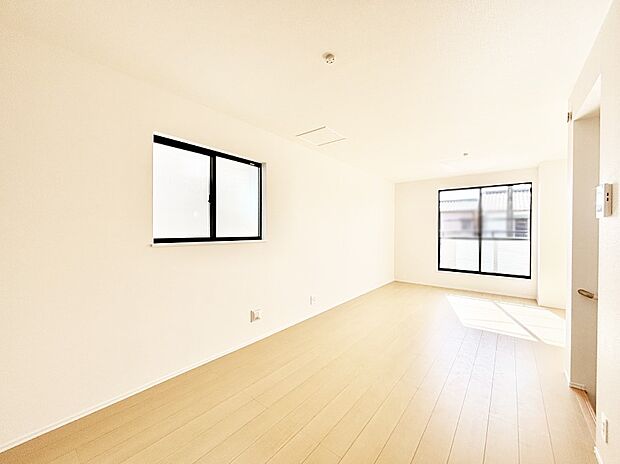 家族の笑顔が自然と生まれてくる、そんな雰囲気のダイニングに仕上がっています。